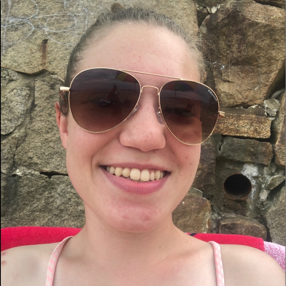 Meet your Posher, Evelyn